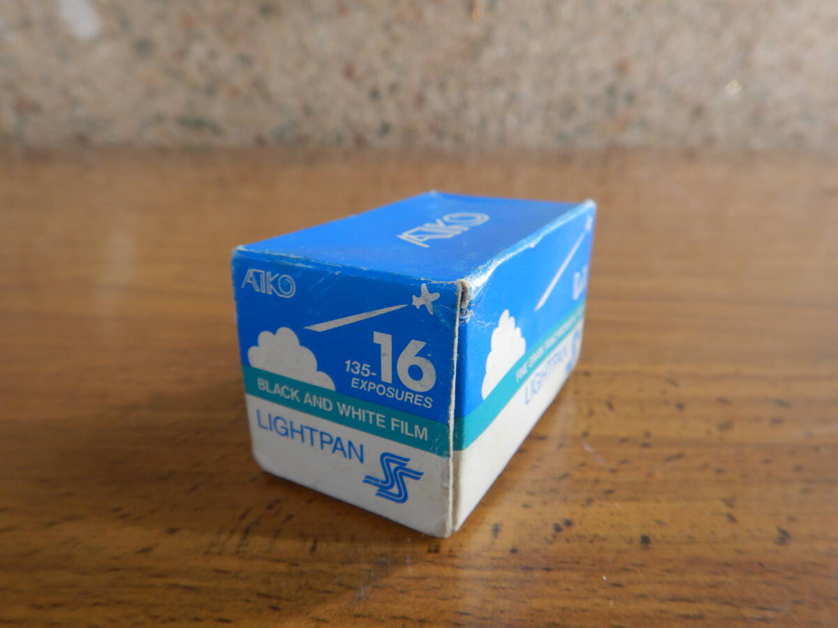 カメラ 未使用フィルム082802 愛光 微粒子黒白 100/21° ライトパンSS AIKO 16枚拍卖