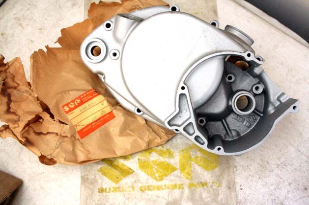 スズキカバー 11340-26700 検GT250T20B120S31S30K125GT500GT360刀GSX1100GSX750GS750TC250ハスラー250バンバンRG250GT100GT550GS400ヤマハ拍卖