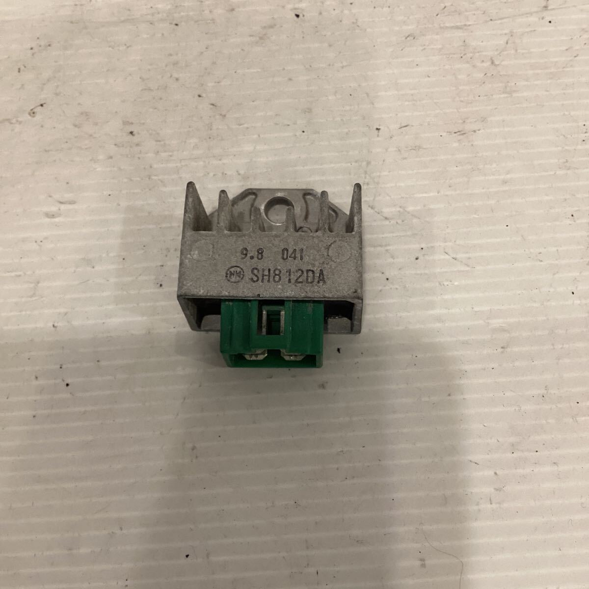 B46-26 スズキ レッツ4 CA45A レギュレーター 動作確認済み 純正部品拍卖