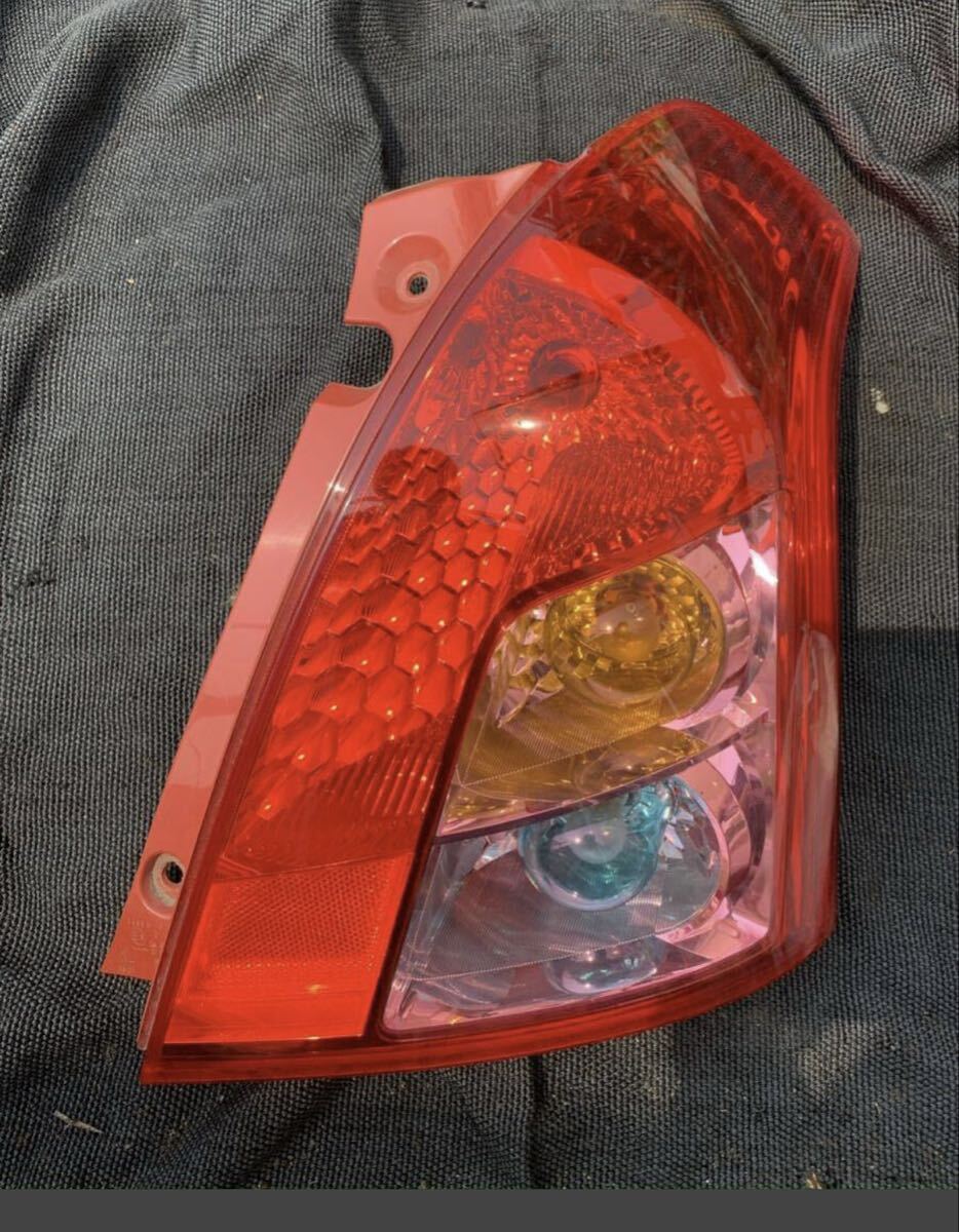 送料無料 ZD11 スイフト テールライト 右 運転席 5696-S1-R スズキ 20250818拍卖