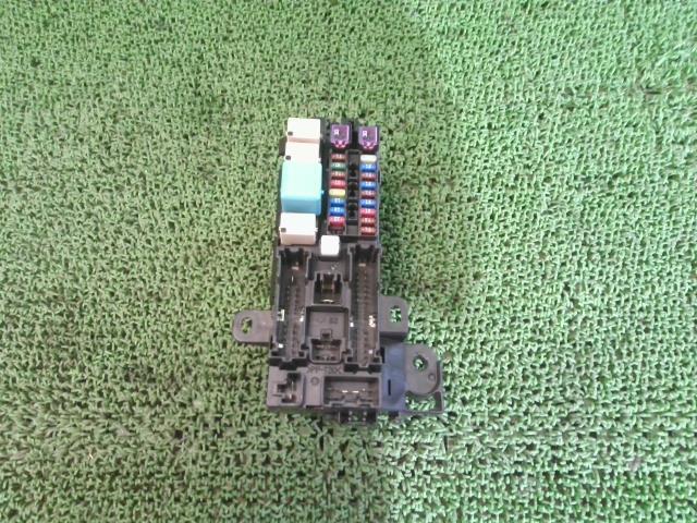 ピクシススペース DBA-L585A ヒューズボックス カスタム G 4WD W24 82600-B2261拍卖