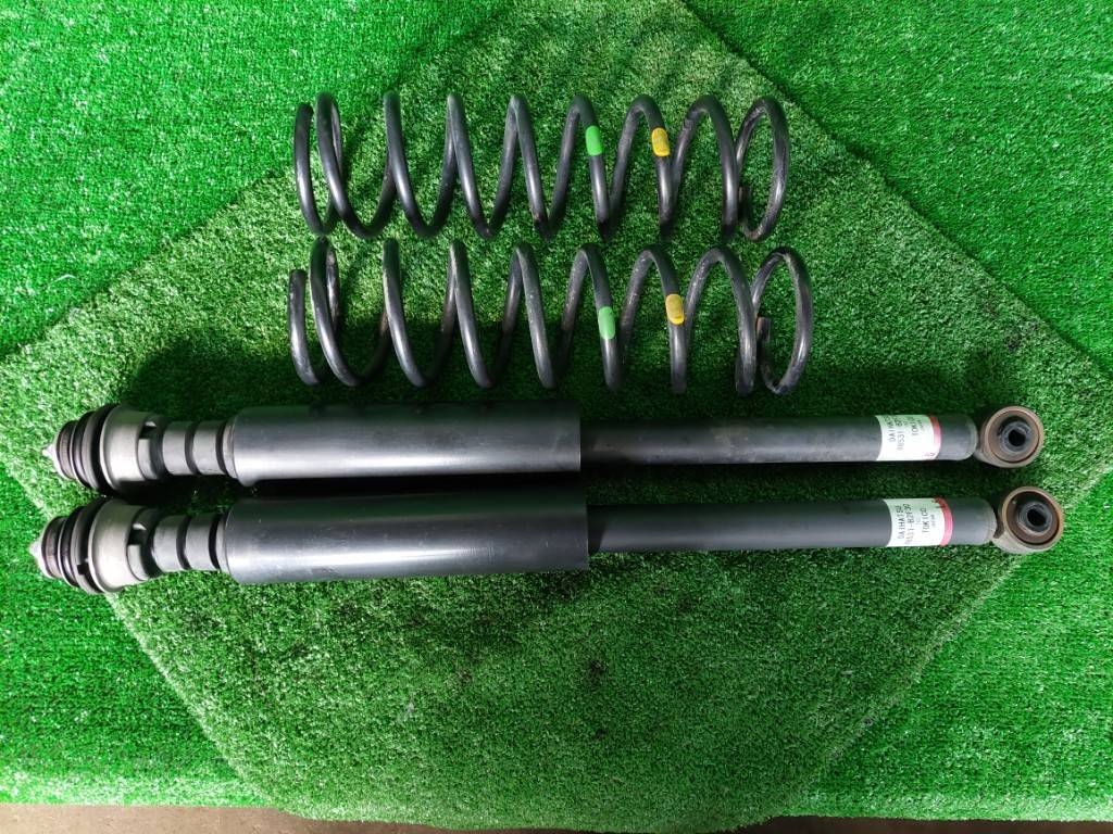 ダイハツムーヴカスタム② DBA-L100S リアショック左右セット 初年度登録:平成25年拍卖