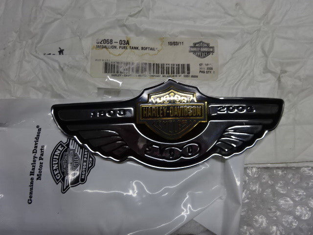 H-D純正 100周年 ソフテイル ガソリンタンク メダリオン 右側 検 ハーレー ツインカム 拍卖