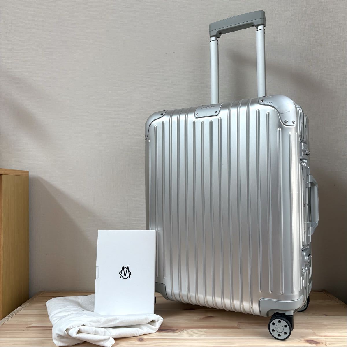 RIMOWA ORIGINAL CABIN PLUS 49L キャリーケース トランク 4輪 リモワ オリジナル キャビン プラス アルミ シルバー拍卖