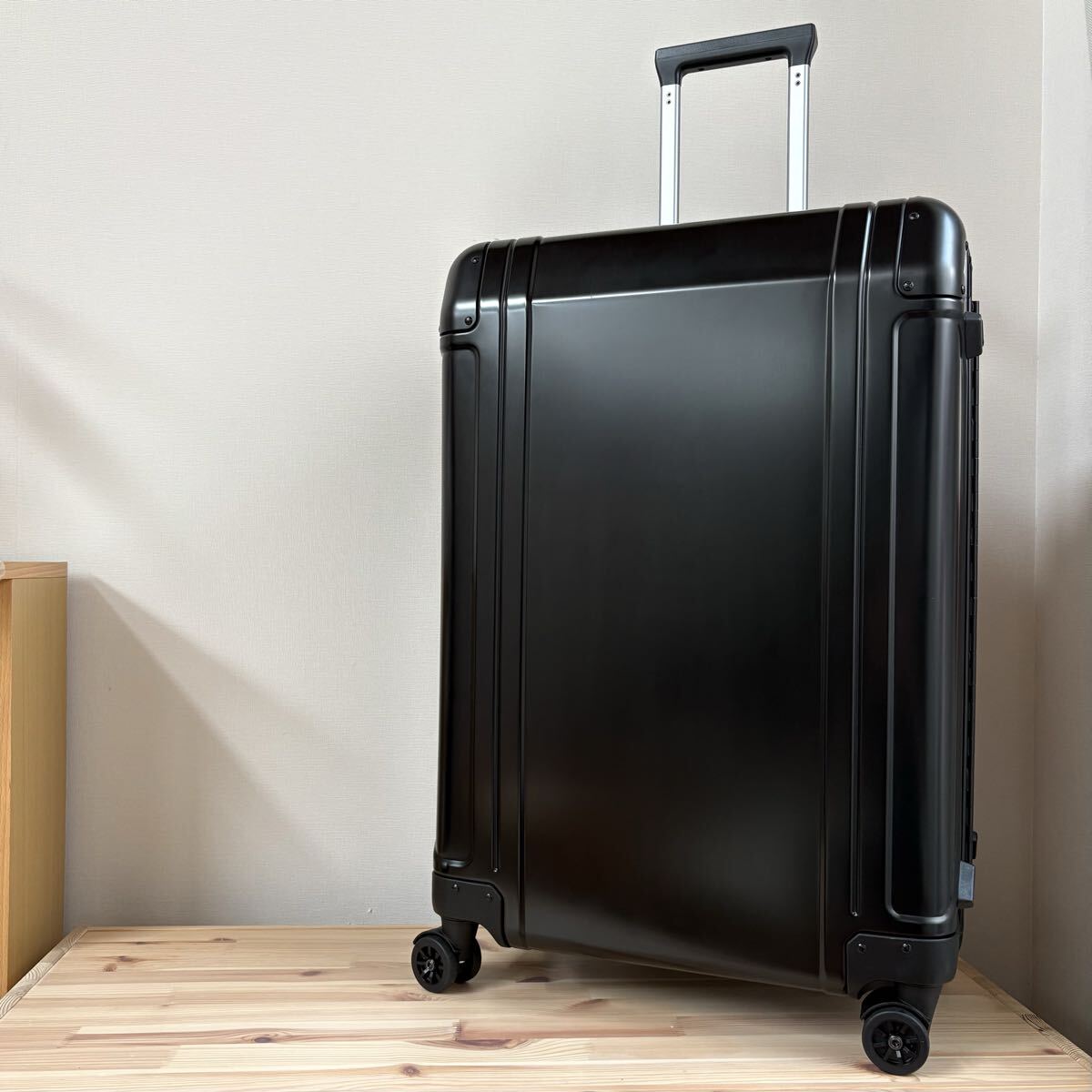 未使用 ZERO HALLIBURTON Geo Aluminum3.0 68L ゼロハリバートン ゲオ キャリーケース トランク ブラック 黒 4輪拍卖