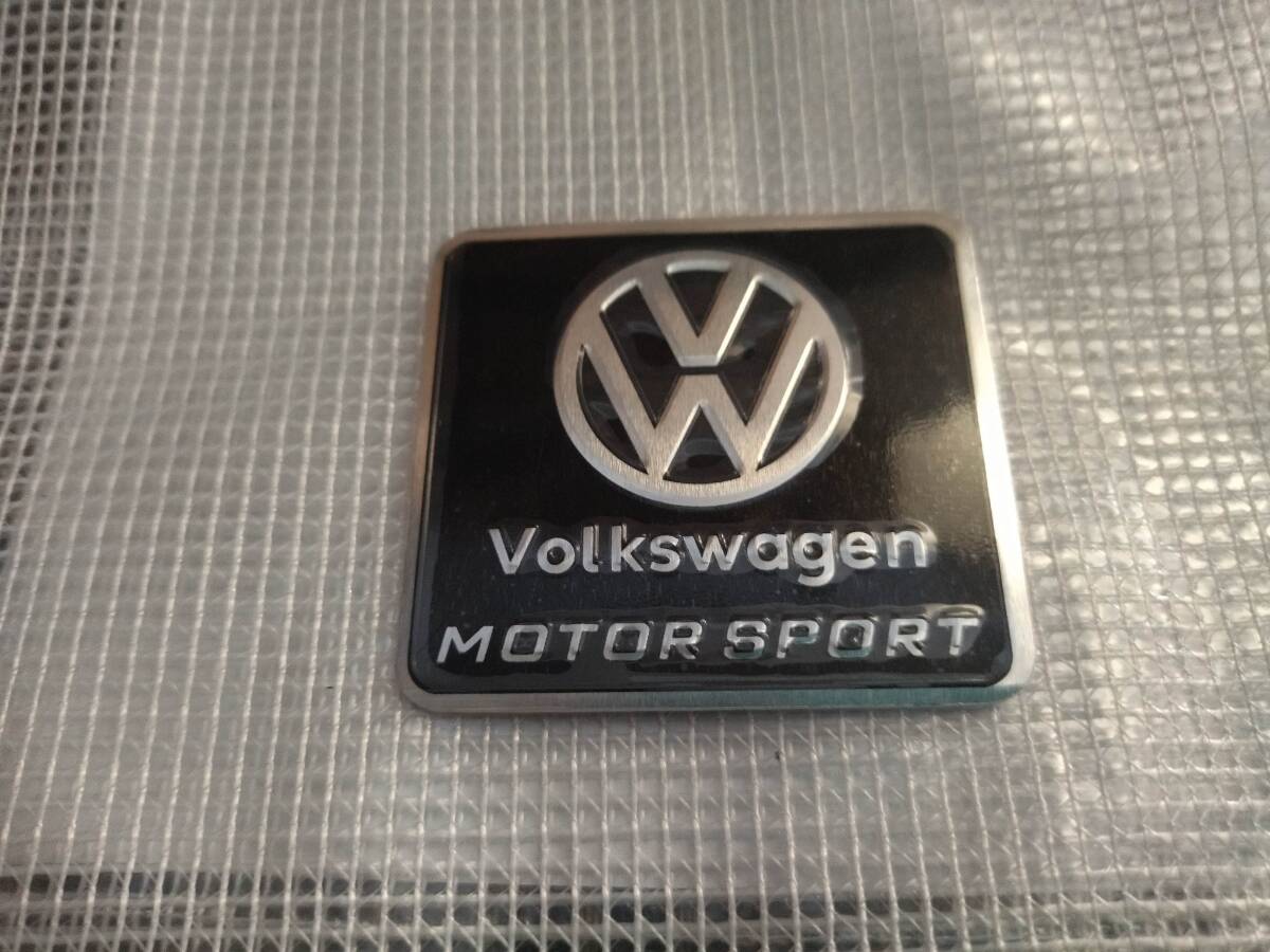 【ゆうパケット送料込】Volkswagen(フォルクスワーゲン)エンブレムプレート ブラック 縦5.5cm×横6㎝ 拍卖