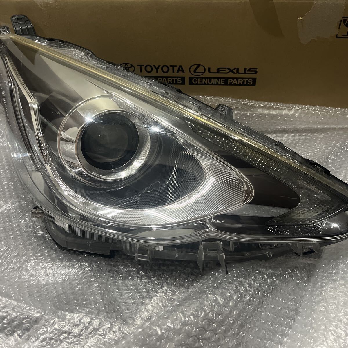 美品 トヨタ アクア NHP10 中期 AQUA 右LEDヘッドライト KOITO 52-293 81110-52K60拍卖