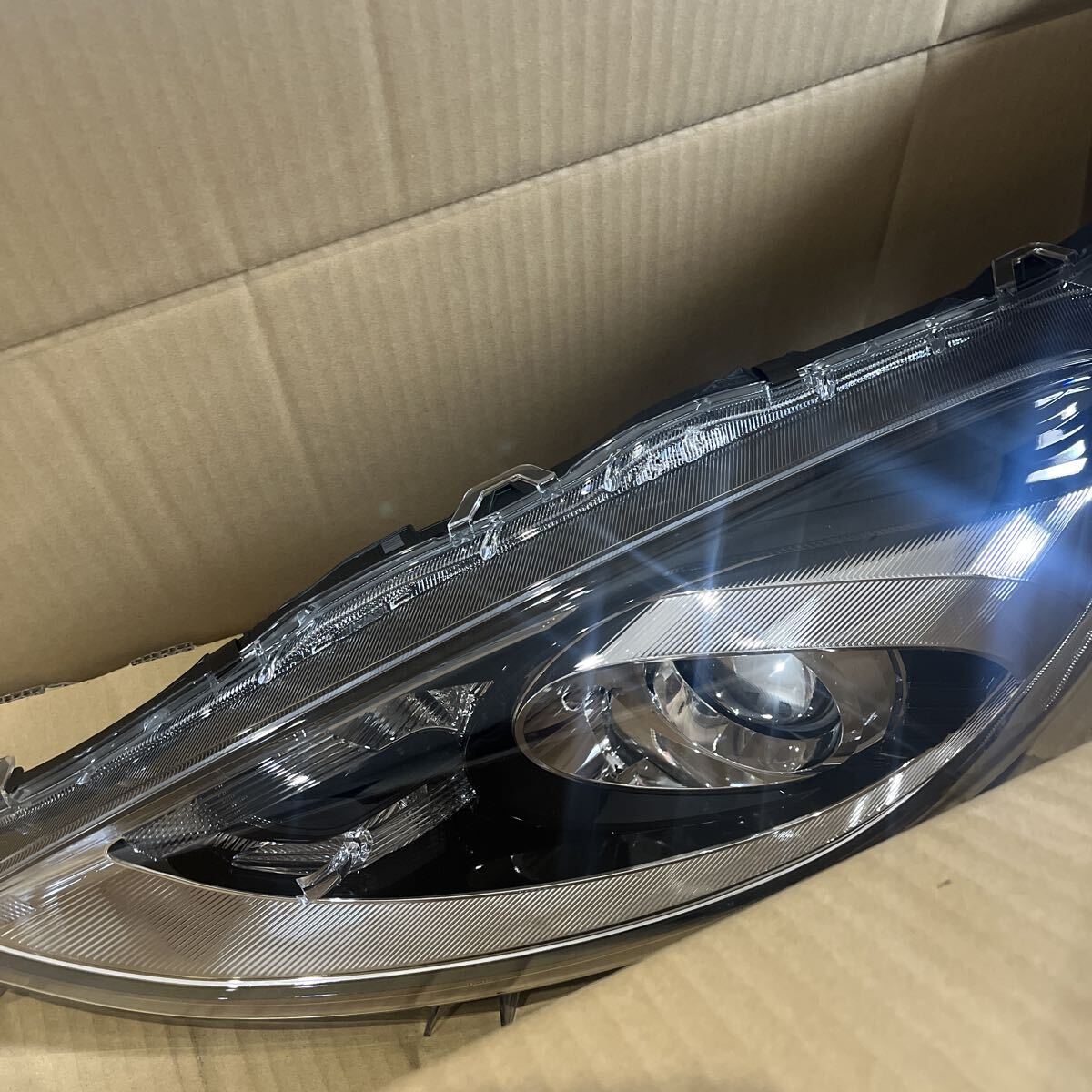 未使用品 トヨタ アクア NHP10 後期 AQUA 左 ヘッドライト KOITO 52-312 81170-52M10 ハロゲン拍卖