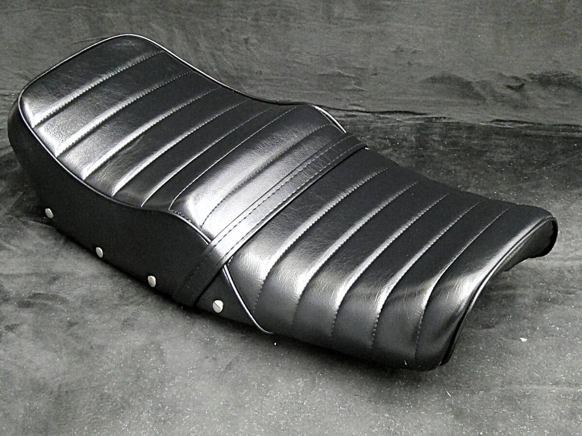 【送料無料】Z400FX 黒皮ボタン タックロールシート/ブラックE1-E4 段シートZ400J Z550FX Z500FX あんこ抜き リベット 拍卖