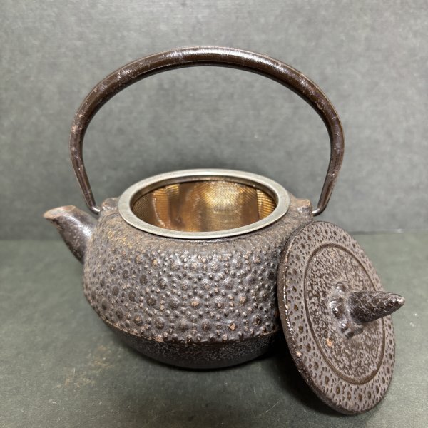 【 南部鉄器 】南部特性 刻印あり 急須 亀甲紋 こげ茶色 南部刻印 重さ約550g 鉄急須 鉄茶道 錆あり ■山58 三拍卖