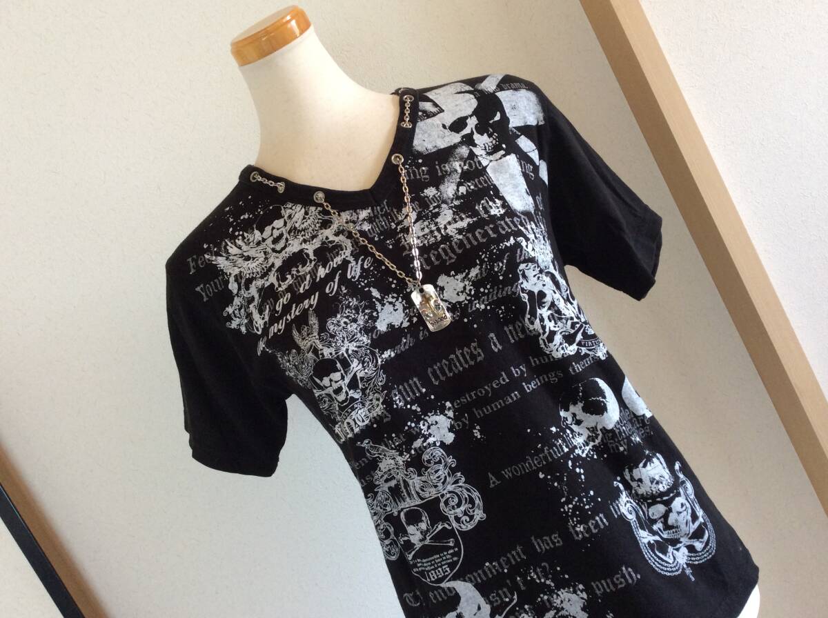 即決 Collins メンズM(サイズ感小さめです) スカルモチーフ 黒Tシャツ ネックレス付き レターパック込み 8月25日初出品拍卖