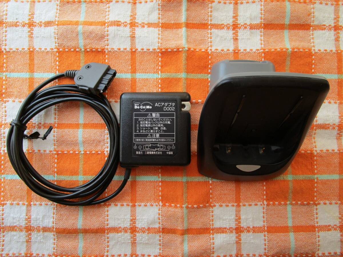 【中古】【長期保管品】NTT-DoCoMo/ACアダプタ D002+卓上ホルダ D008セット拍卖