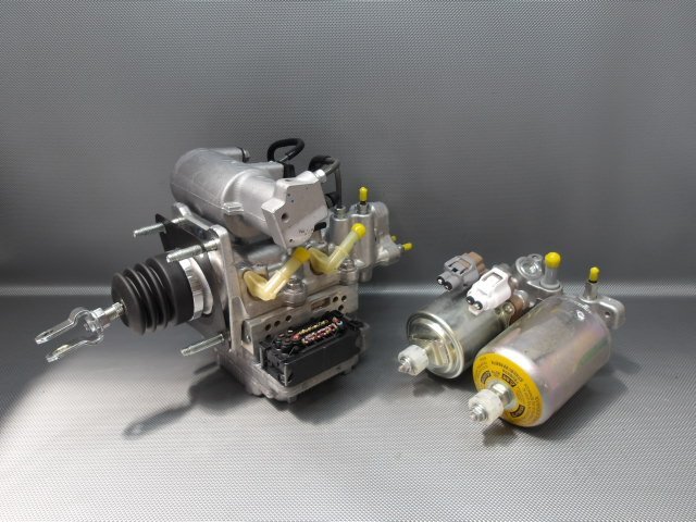 中古 トヨタ アクア NHP10 ABSアクチュエーター ブースター ポンプセット 47210-52030 47070-52010 TC 未テスト ジャンク品 (棚4791-D205)拍卖