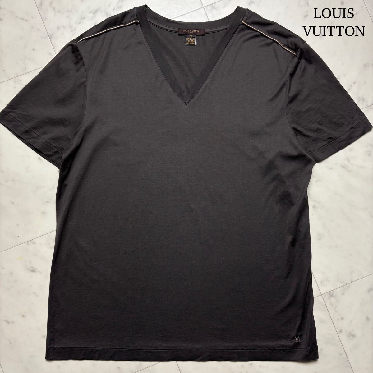 美品★ LOUIS VUITTON ルイヴィトン LVロゴ刺繍 Vネック Tシャツ 半袖 カットソー トップス Mサイズ イタリア製 コットン ブラウン メンズ拍卖