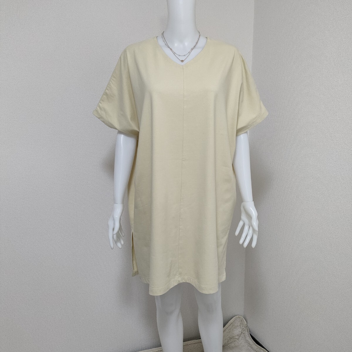 【人気】無印良品 MUJI 涼感 UVカット Ⅴネックチュニック Lサイズ クリーム色 コットン混 シンプル カジュアル レディース リラックス拍卖