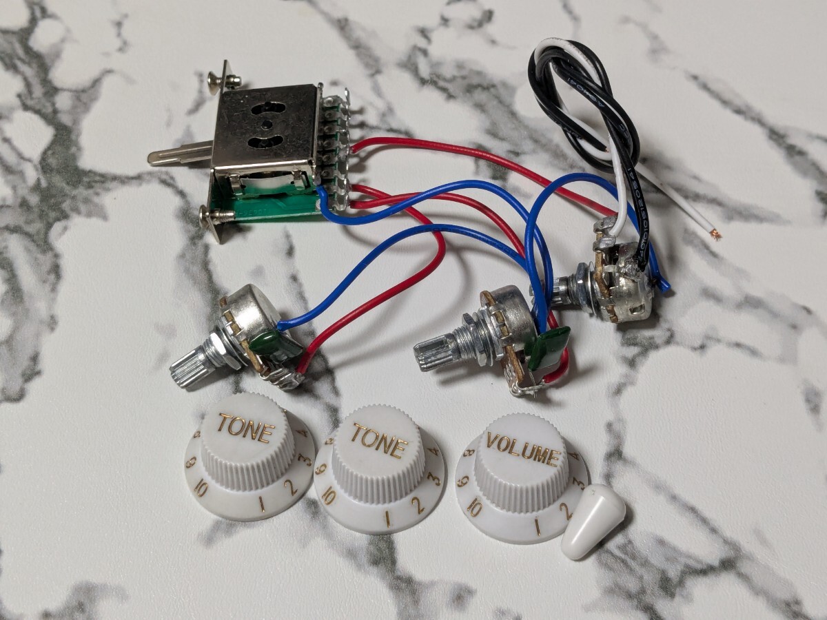 ライトエイジドタイプ白ノブ付き 配線済み、5wayセレクター、1vol、2toneポッド 未使用品 拍卖