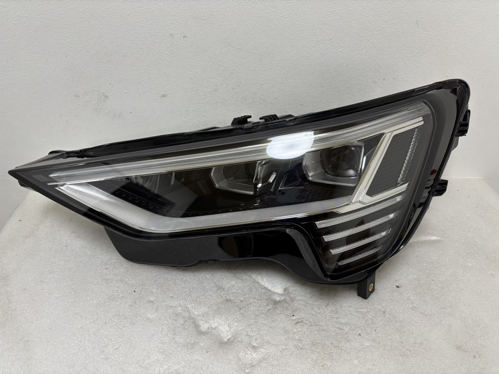 ☆破損無☆ アウディ Q8 4KE GEEDE イートロン e-tron LED ヘッドライト 左 ☆5807拍卖