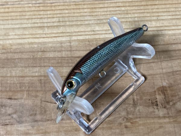 メーカー不明ミノー55㎜3.2g 茶色/青系カラー 箱110 メバルトラウト拍卖