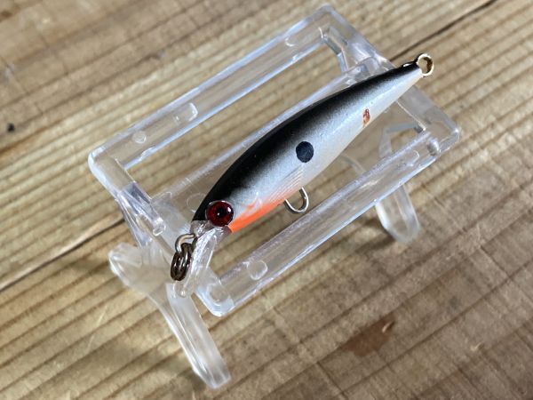 メーカー不明ミノー45㎜1.6g 黒バック系カラー 箱107 メバルトラウト拍卖