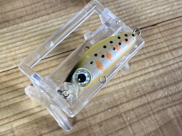 メーカー不明ミノー38㎜2.3g リップレスミノー トラウト系カラー 箱108 メバルトラウト拍卖