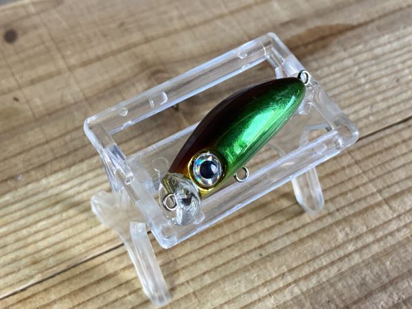 メーカー不明ミノー38㎜2.3g リップレスミノー ミドリメッキ系カラー 箱108 メバルトラウト拍卖