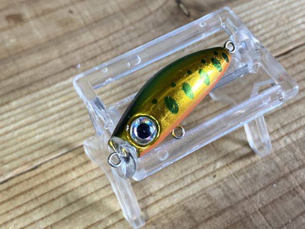 メーカー不明ミノー38㎜2.3g リップレスミノー ミドリメッキ系カラー 箱108 メバルトラウト拍卖