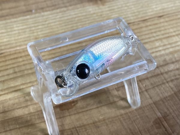 メーカー不明ミノー38㎜2.3g リップレスミノー クリア系カラー 箱108 メバルトラウト拍卖