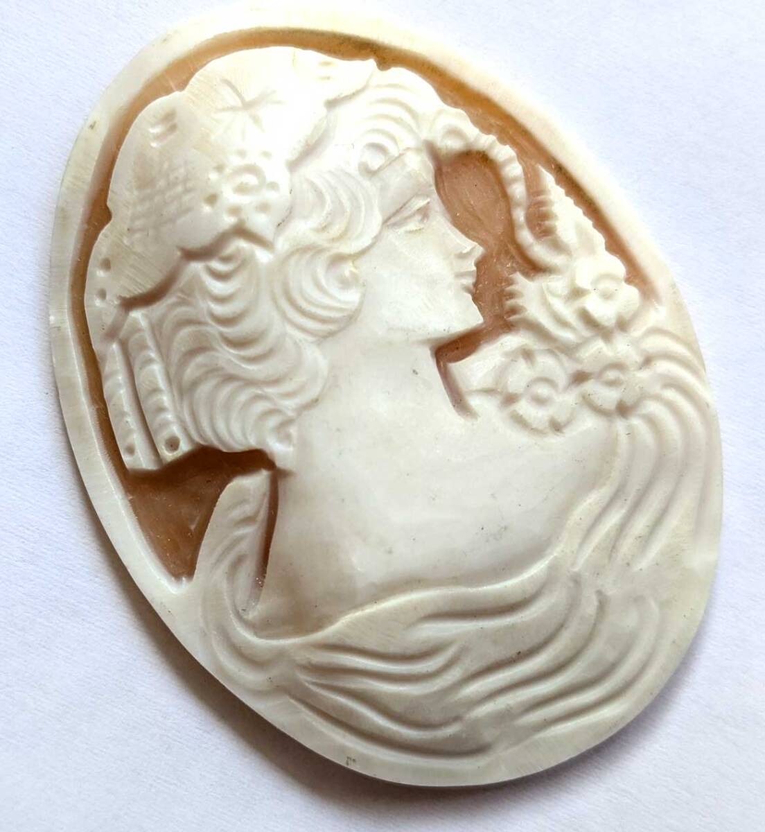 ■gen_044 カメオ シェル 天然 貝細工 ルース 美品 オーバル ★ ブローチ ペンダント ネックレスに! 美人 女性 横顔 花拍卖
