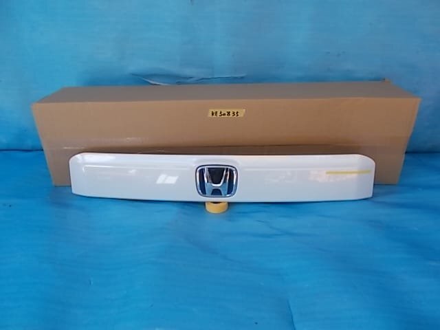 フリード e:HEV GT5 リアガーニッシュ №KE50835拍卖