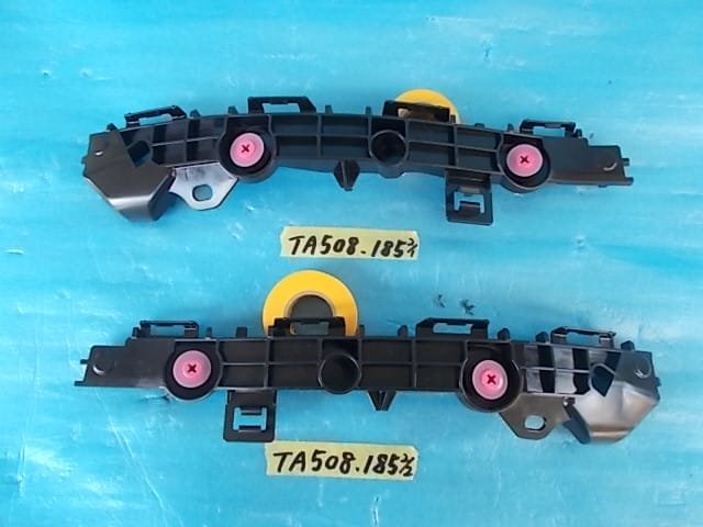 未使用品 ヤリス MXPH10 リアバンパー リテーナー 左右SET №TA508185拍卖
