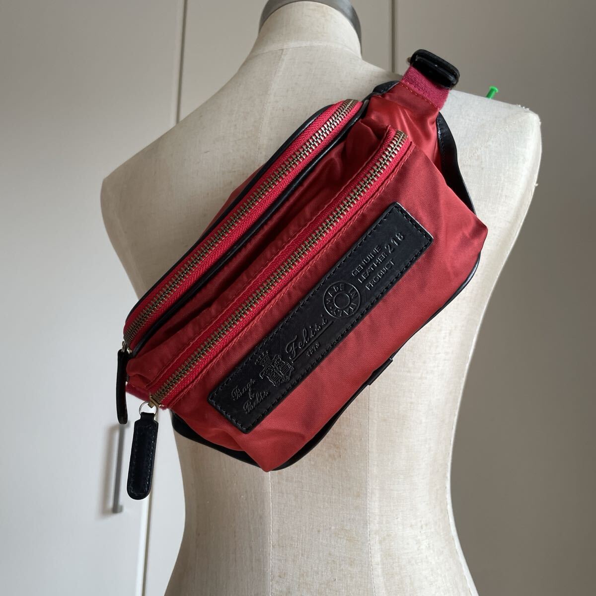 お値引き交渉歓迎 フェリージ Felisi ミニボディバッグ ウエストポーチ 中古 218拍卖