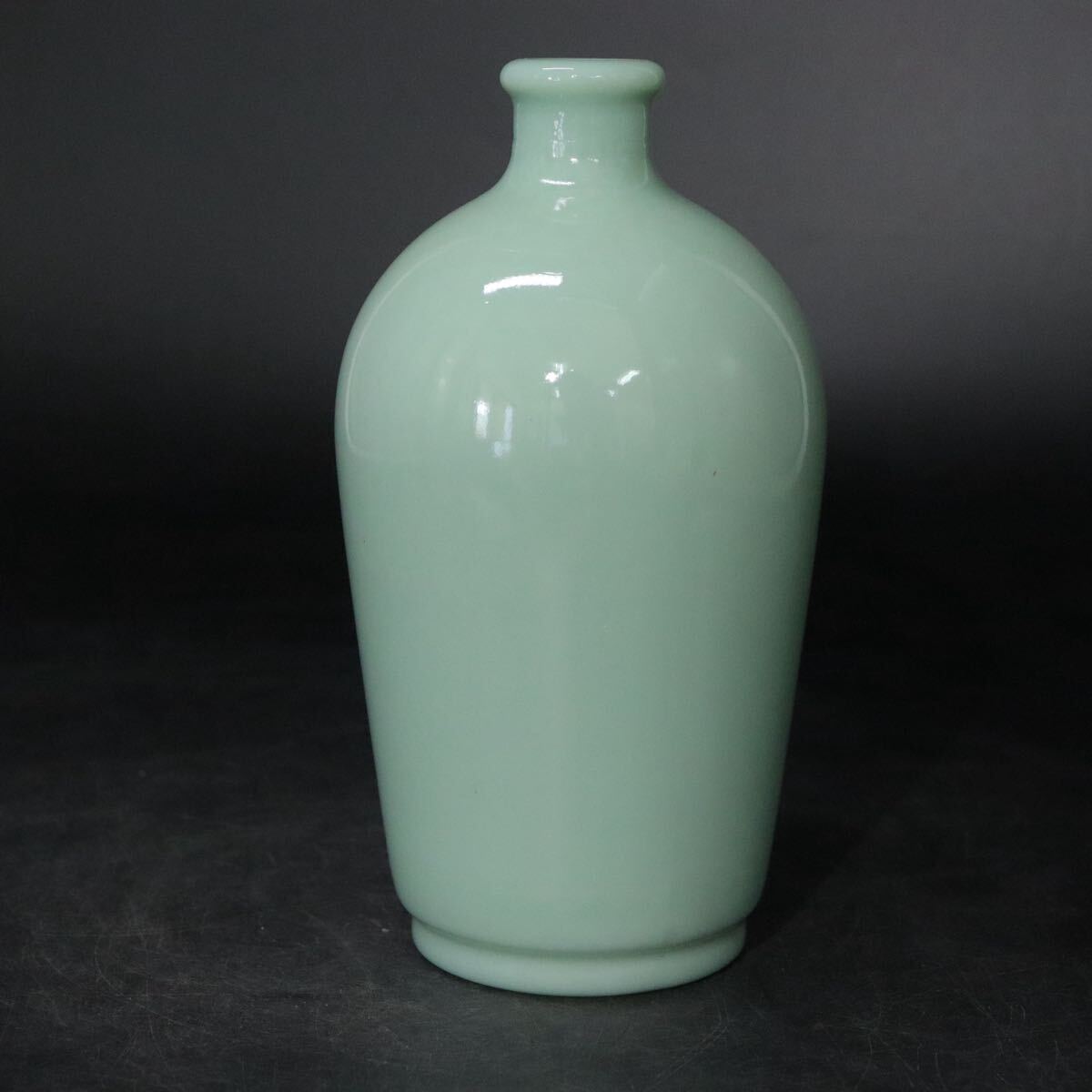 乳白ガラス ミルクガラス 薄緑色 瓶 / アンティーク レトロガラス 一輪挿し 花生け 花瓶 ミルク瓶 .B910拍卖