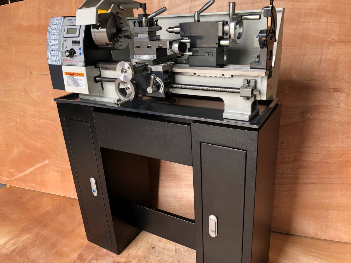 専用台付400mm 小型卓上旋盤 ブラシレスモーター1000w 3爪と4爪チャック、振れ止め付きフルセット 金属ギア 1年間保証付き 大量な付属品拍卖