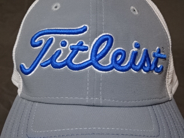 ◆ 激レア USA購入 人気ゴルフブランド タイトリスト 【Titleist】 ロゴ刺繍入り キャップ グレー x ホワイト 中古良品 ◆拍卖