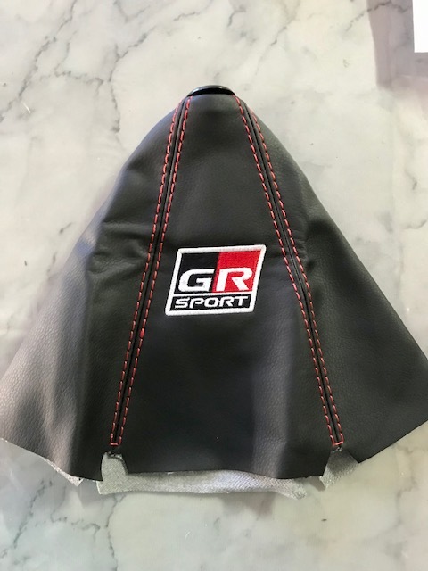 送料無料!かっこいい、GRロゴレザー調 シフトカバー ヤリス スープラ カローラ アクア 拍卖
