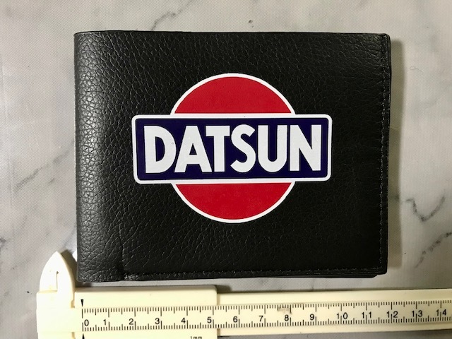 送料無料!ダットサン DATSUNロゴバナー レザー調札・カード入れ 財布 ハコスカ サニー ブルーバード ローレル S30 ケンメリ拍卖