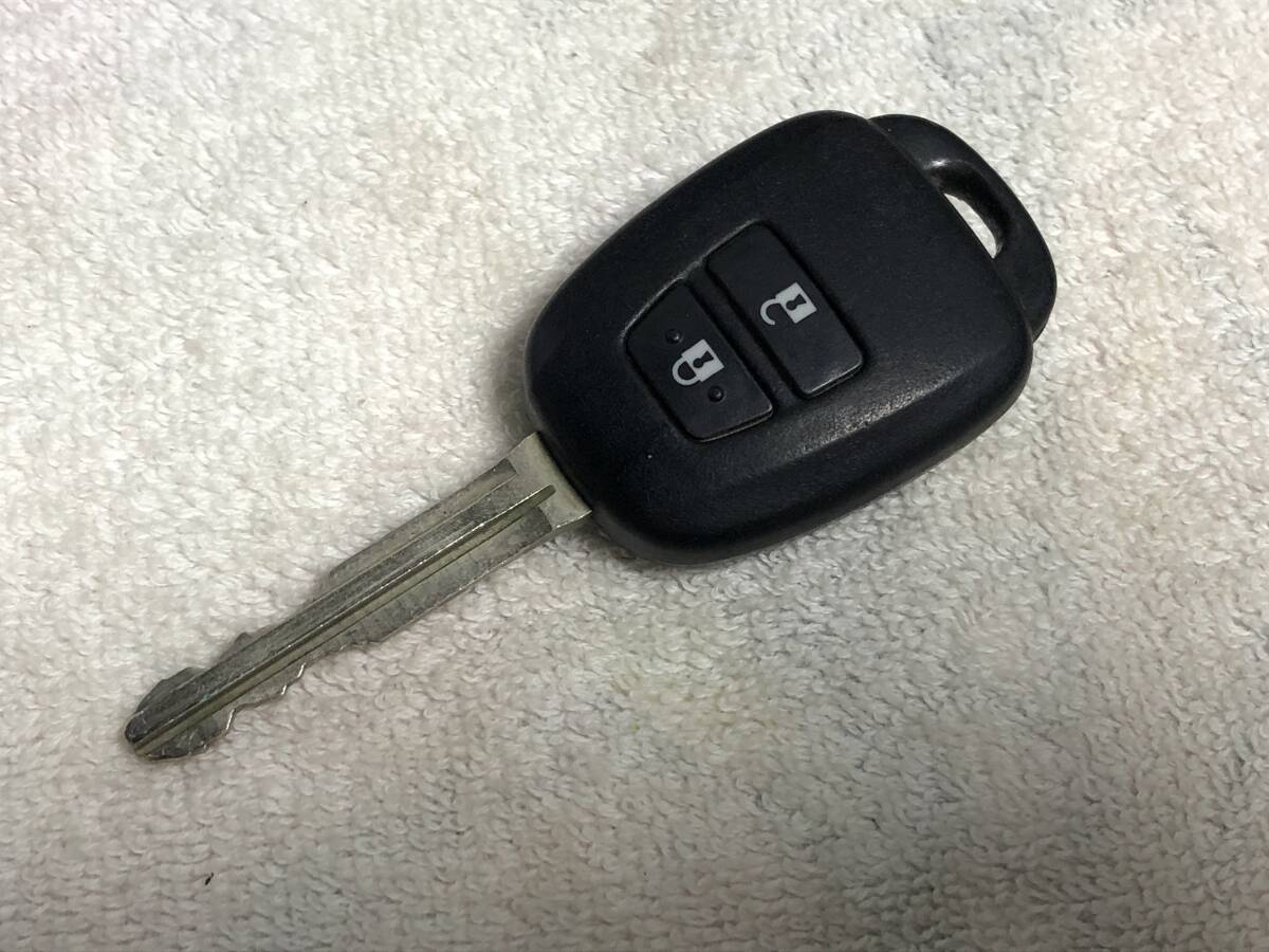 動作OK D刻印 B51TE トヨタ純正 キーレス リモコン アクア ヴィッツ ラクティス ハイエース サクシード NHP10 KSP130 NZE161 2ボタン拍卖