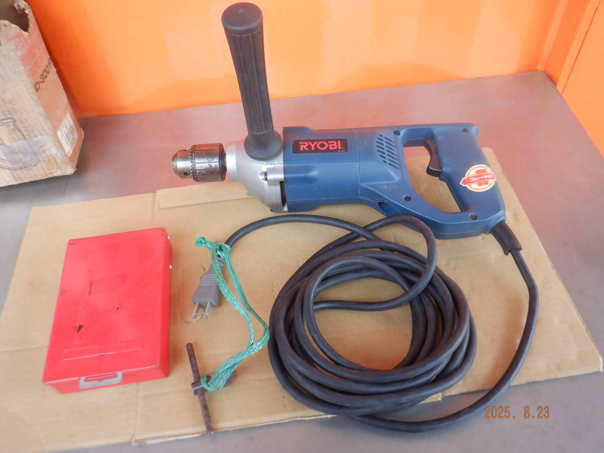 即決 RYOBI 電気ドリル 送料1600円 正逆転ブレーキ付 D3001RS 動作品 穴あけ 電動工具 大工道具 DIY 替えドリル19本付き拍卖