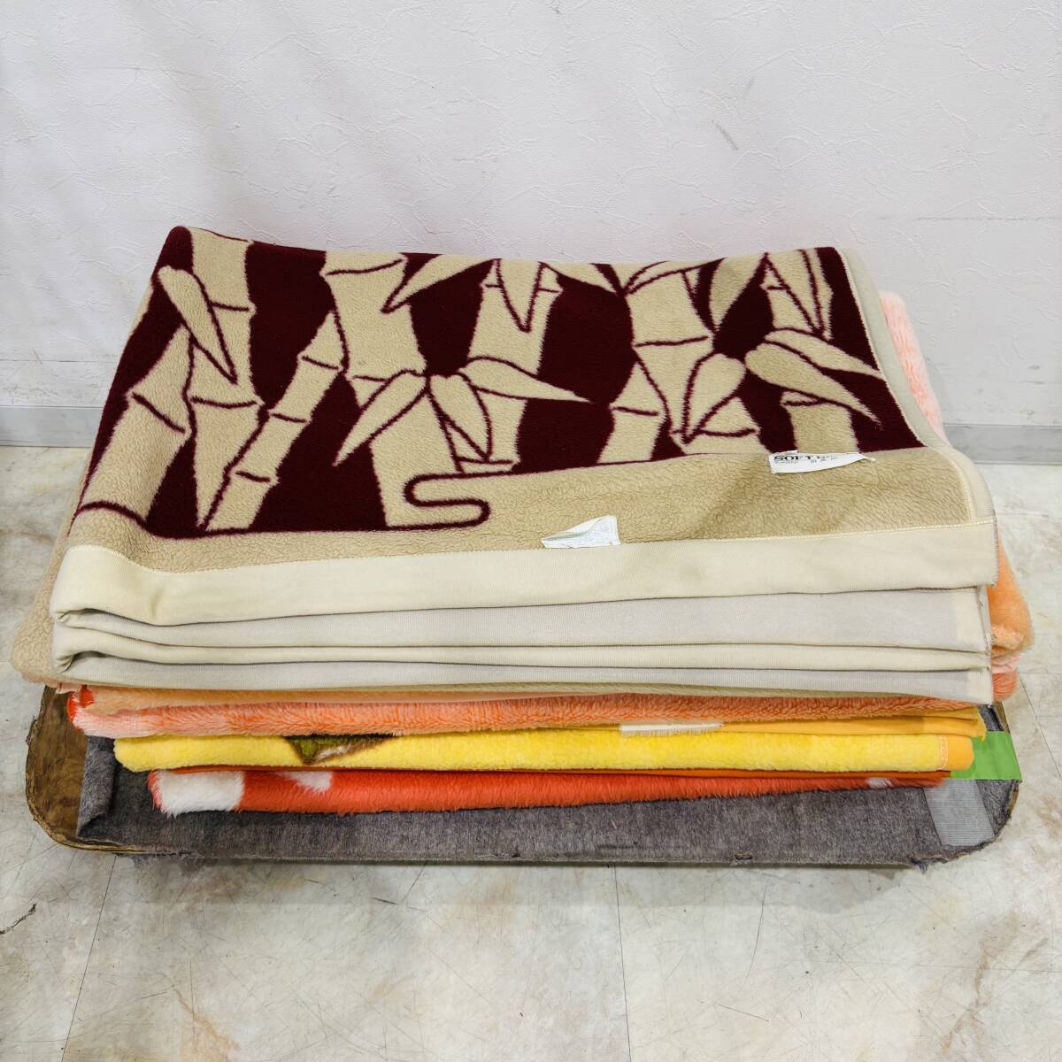 養生 毛布 4枚 セット まとめ売り 引越し用 梱包 保護材 緩衝材 業務用 中古毛布 リメイク 大工 DIY 日用品 敷物 NC2023M拍卖