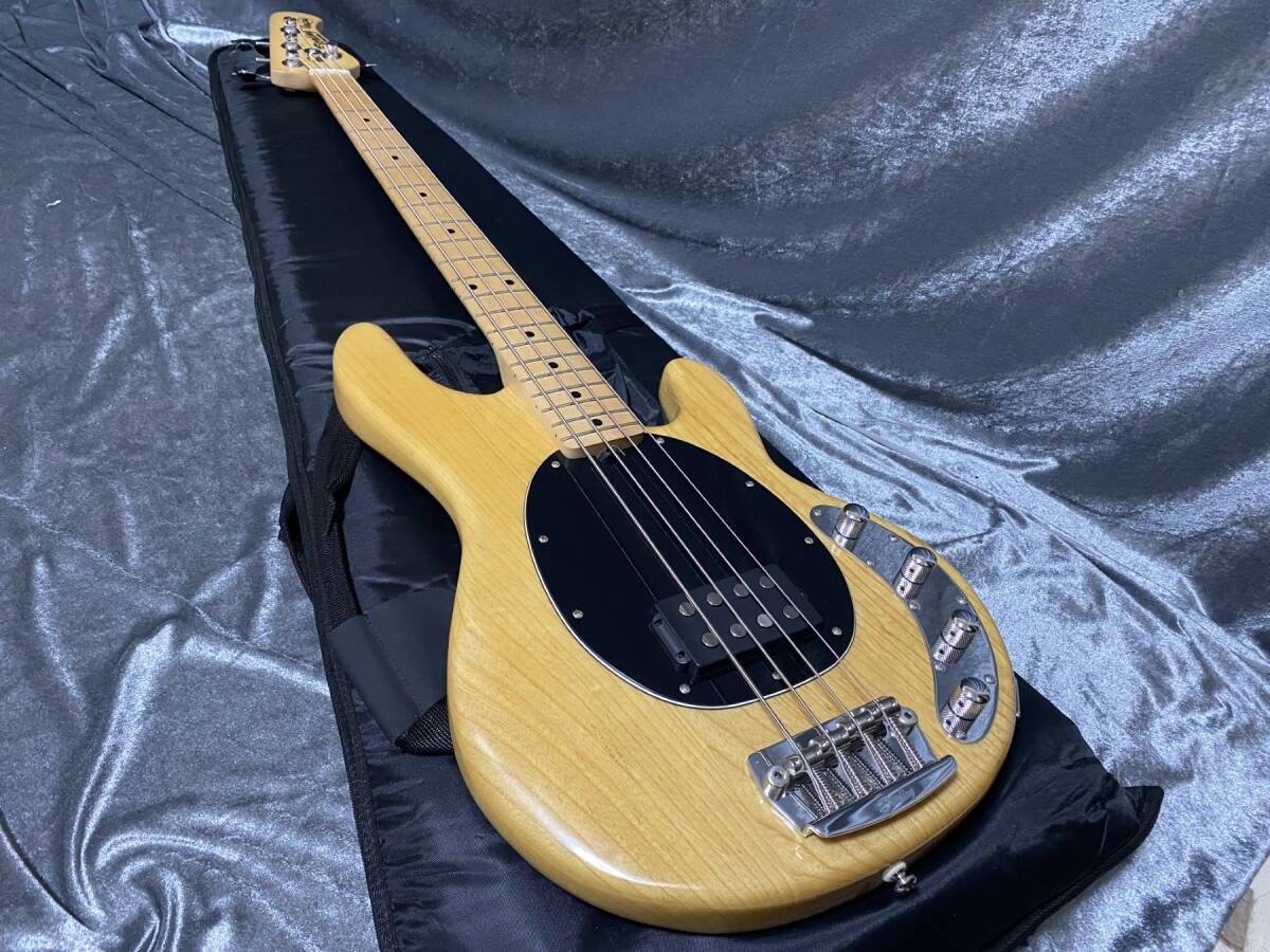 美品 定価151,200円 Sterling by Musicman Ray34 アクティブPU 3バンドEQ搭載の本家直系サウンド 即決特価拍卖