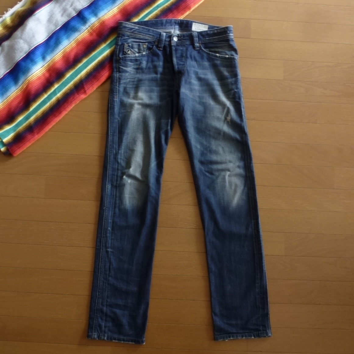 イタリア製 DIESEL ディーゼル DARRON デニムパンツ スリム テーパード ボタンフライ ダメージ加工 即決あり!拍卖