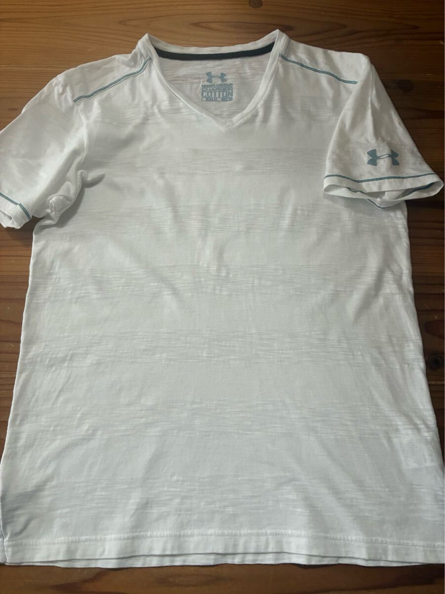 送料込み!!UNDER AMOUR 半袖Tシャツ 白 Vネック アンダーアーマー SM COTTON スポーツウェアー ボーダー拍卖