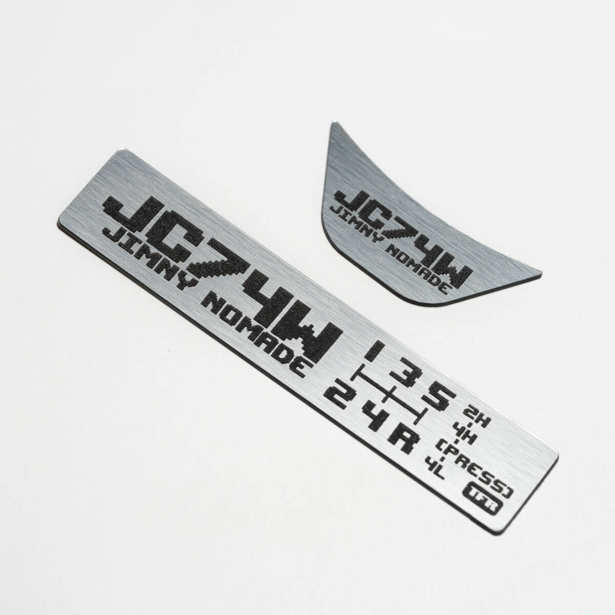 スズキ ジムニーノマド(JC74W)用 シフトパターンプレートセット(MT/シルバー)拍卖