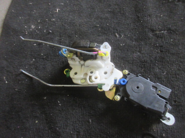 ★①R7A9112 GF1 インプレッサ 純正左フロントドアロック テスト済 修理やストック等に拍卖