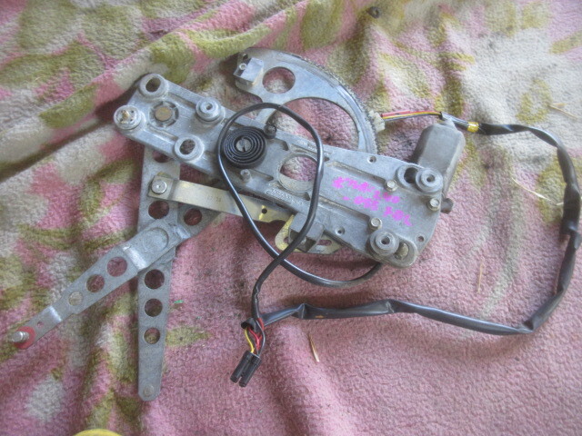 ★①R7G9866 ボルボ240 純正左フロントレギュレーター E-AB230W 修理やストック等に拍卖