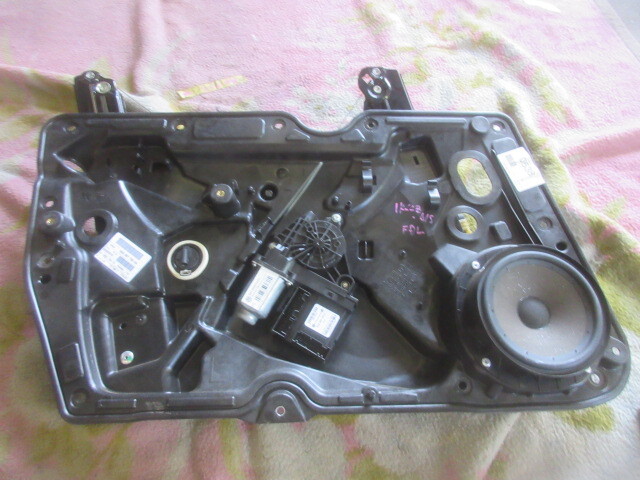 ★R7G9924 VWゴルフ 純正左フロントレギュレーター パネル付き ABA-1KCCZ 修理やストック等に拍卖