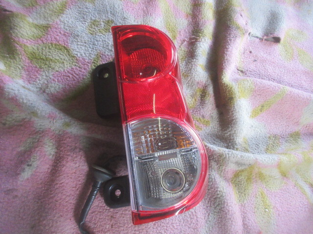 ★R7G9932 VM20 バネット 純正右テール NV200 イチコーT002 修理やストック等に拍卖