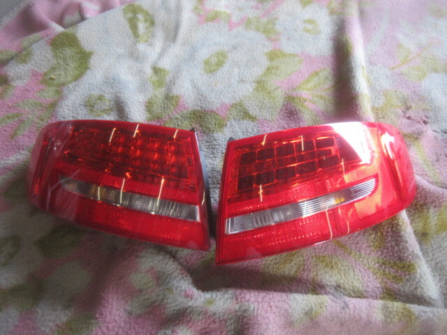 ★R7G9935 アウディA4 純正テール左右セット DBA-8KCDN 修理やストック等に拍卖