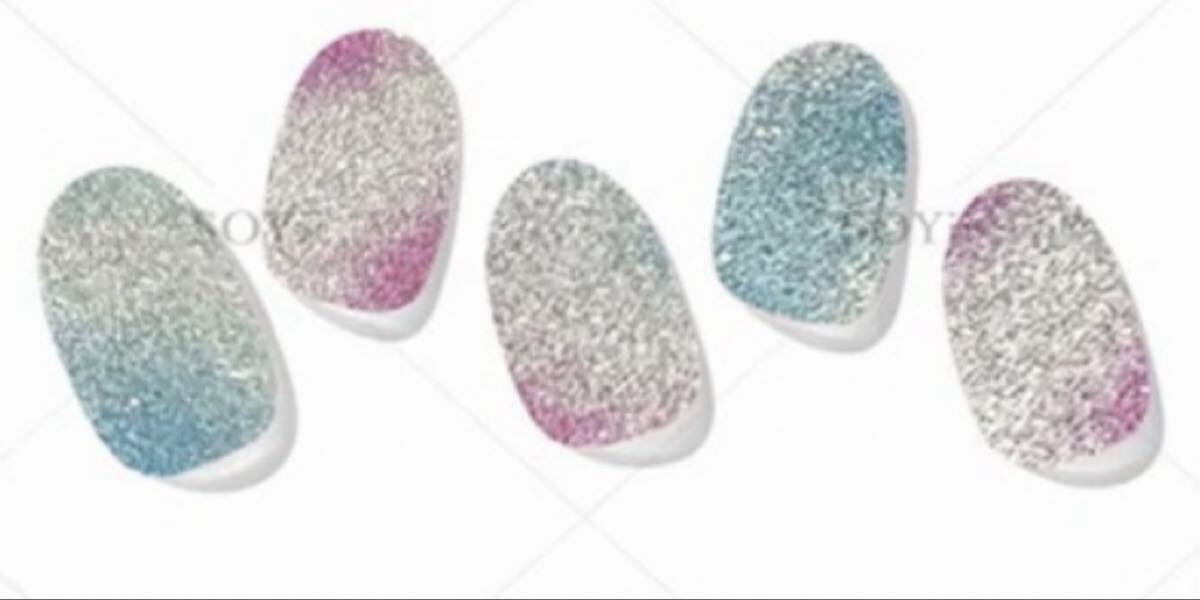 【高品質】4枚購入で1枚プレゼント簡単貼るだけジェルネイルシール☆。.拍卖