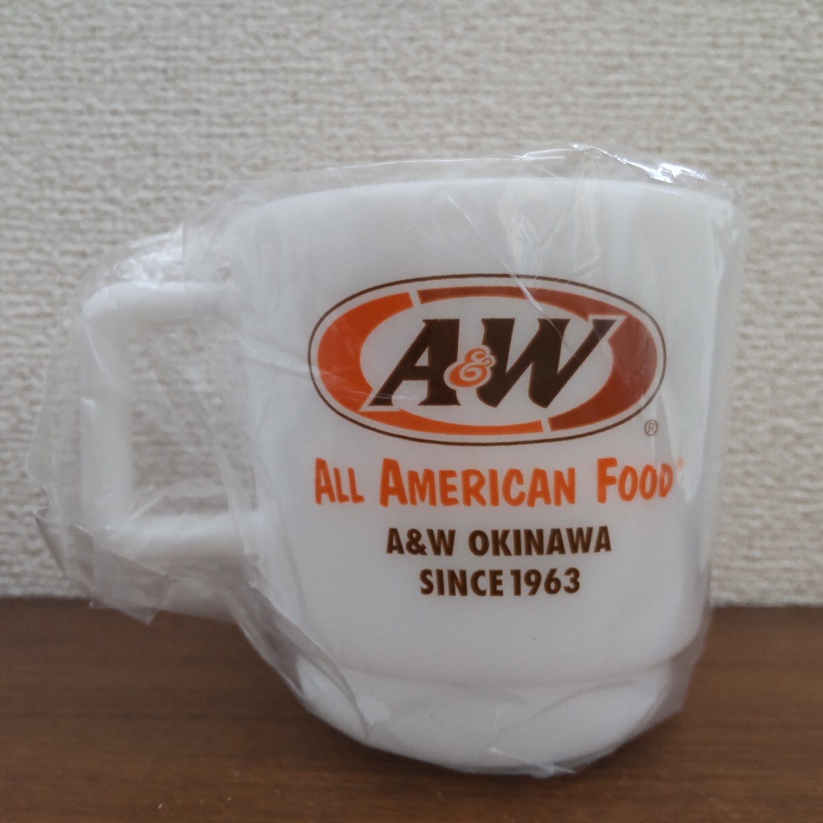 新品 A&W エンダー スタッキングマグ コップ カップ プラスチック マグカップ グラス 白 ハンバーガーショップ 沖縄 アメリカ 限定 グッズ拍卖